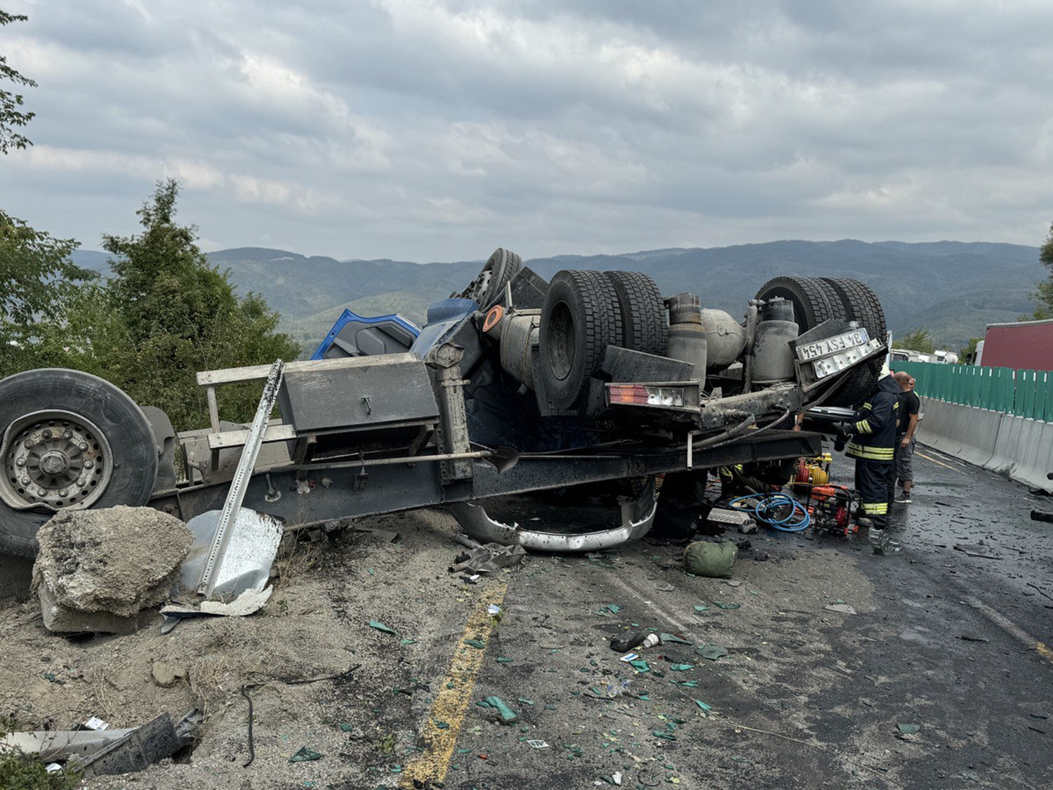 Düzce'de tır ile otomobil çarpıştı: 2 ölü