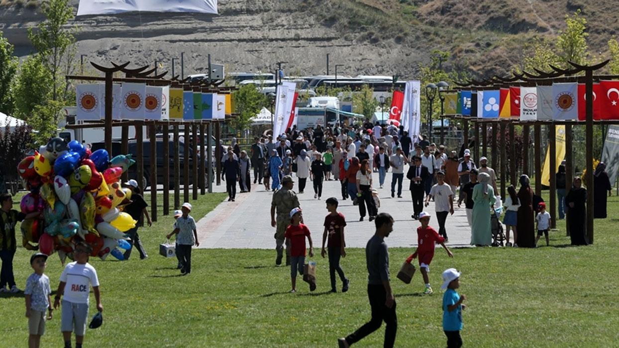 Ahlat'ta Malazgirt Zaferi'nin 953. yıl dönümü etkinlikleri başladı