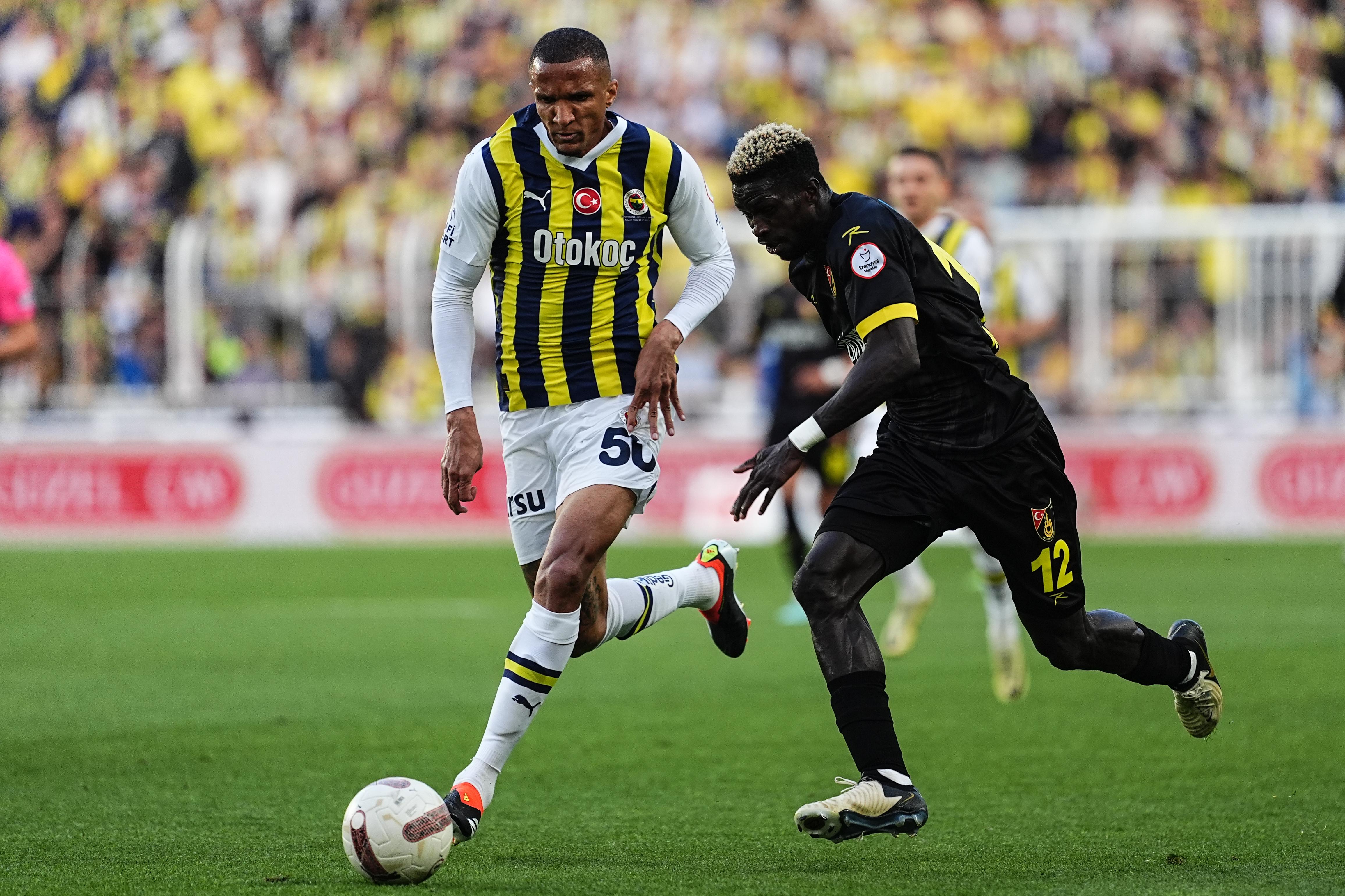 Fenerbahçe 3 teklifi de reddetti! Rodrigo Becao için kiralama söz konusu değil