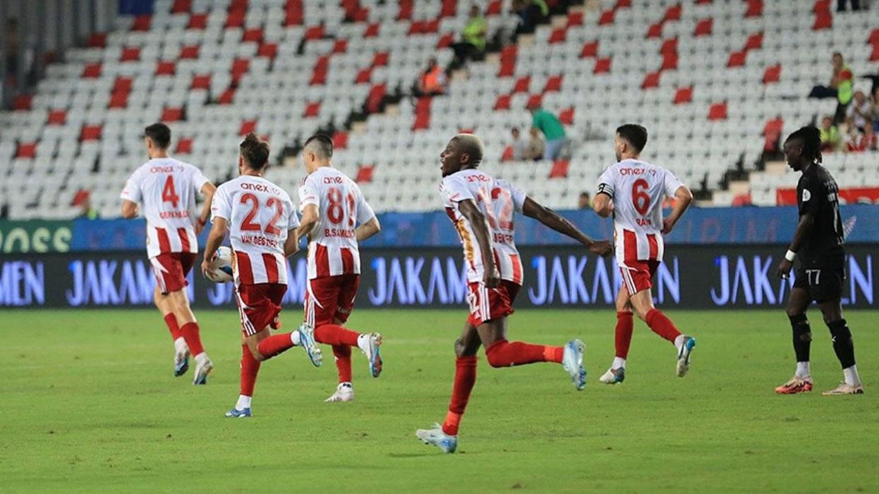 Antalyaspor, konuk ettiği Atakaş Hatayspor'u 3-2 yendi