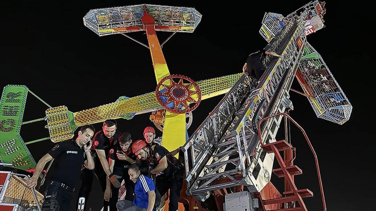 Kahramanmaraş'ta lunaparkta yüksekte1 saat asılı kalan 23 kişi kurtarıldı