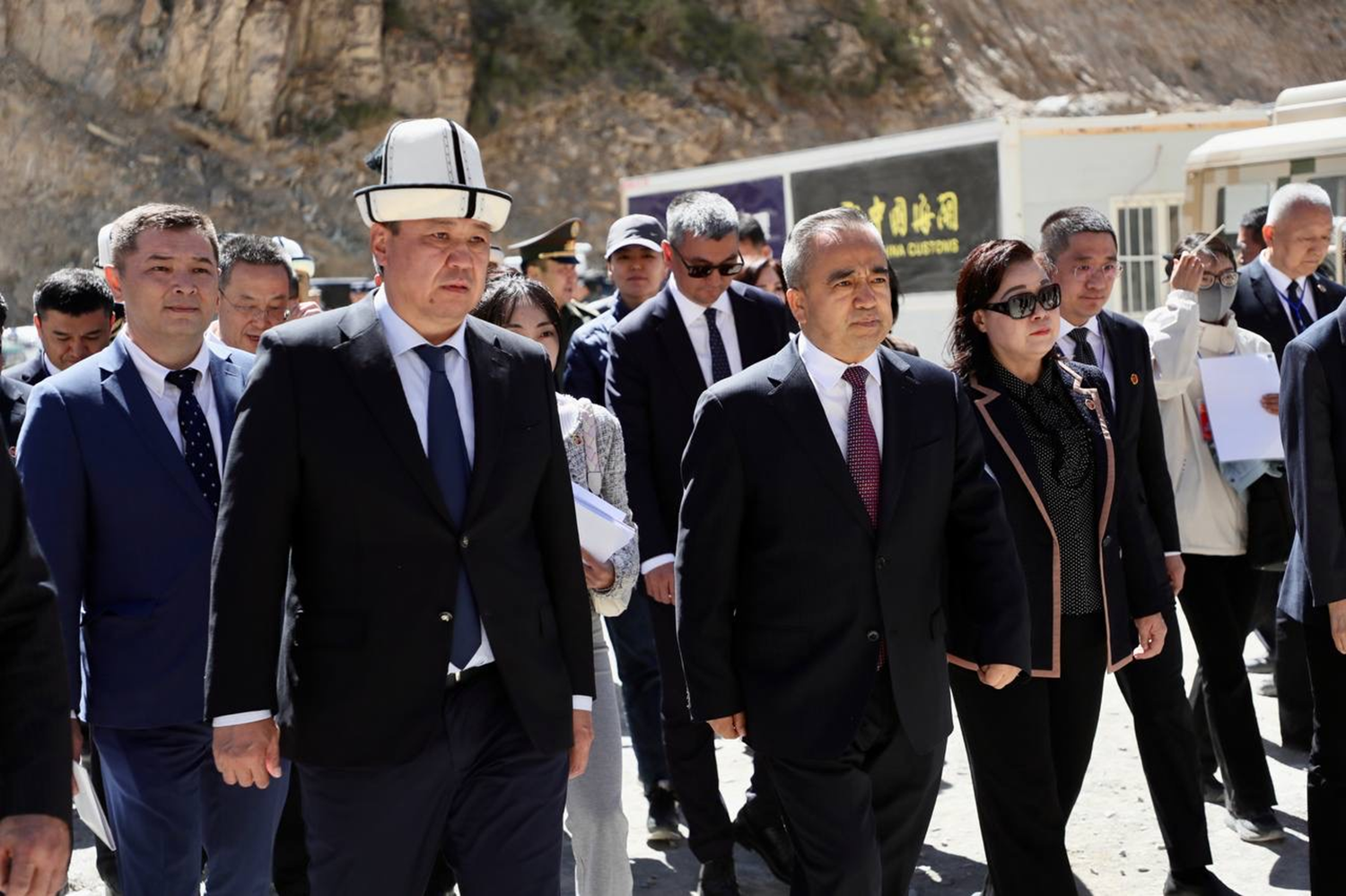 İki ülke arasında üçüncü sınır kapısı açıldı