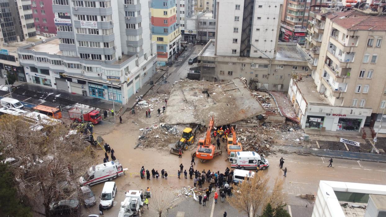 Gaziantep'teki Gölgeler Apartmanı'nın müteahhit ve mimarına hapis cezası