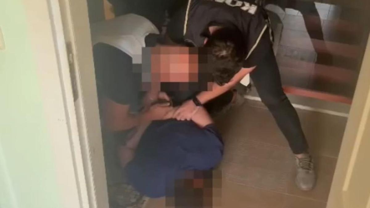 Interpol'ün kırmızı bültenle aradığı şüpheli Türkiye'de yakalandı