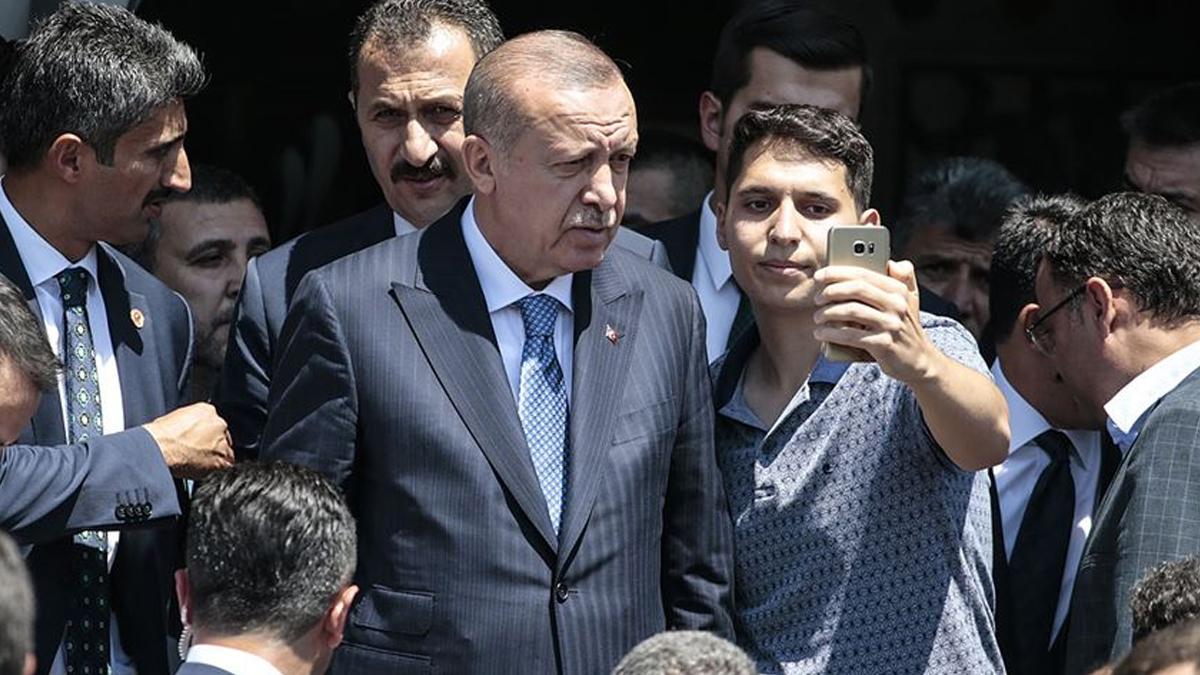 Cumhurbaşkanı Erdoğan, cuma namazını Atatürk Havalimanı'ndaki mescitte kıldı