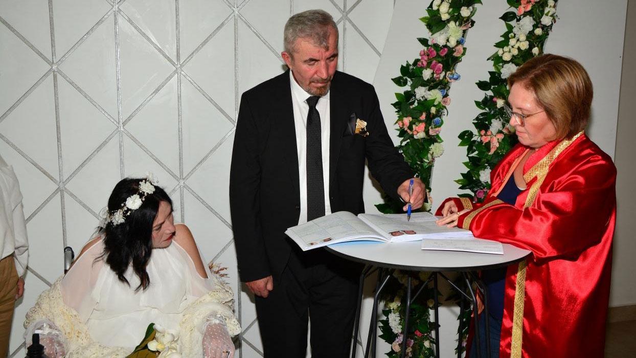Engelli çift bakımevinde dünyaevine girdi