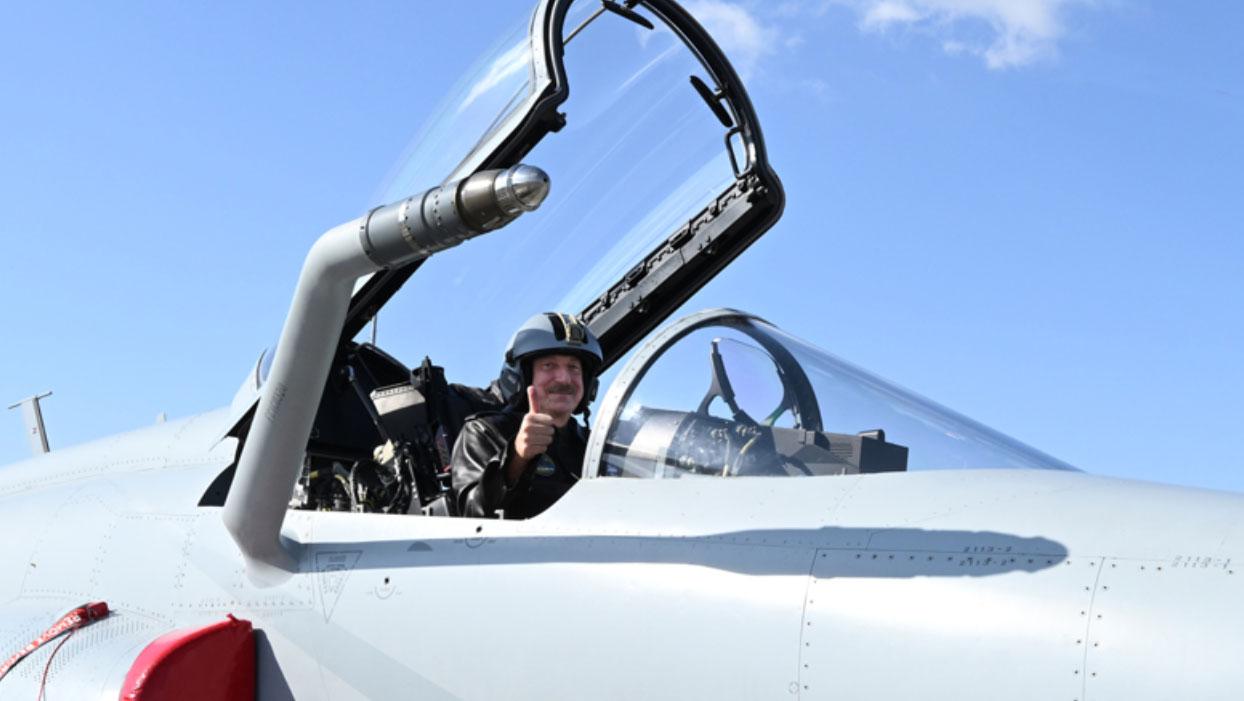 Azerbaycan JF-17C savaş uçağı aldı