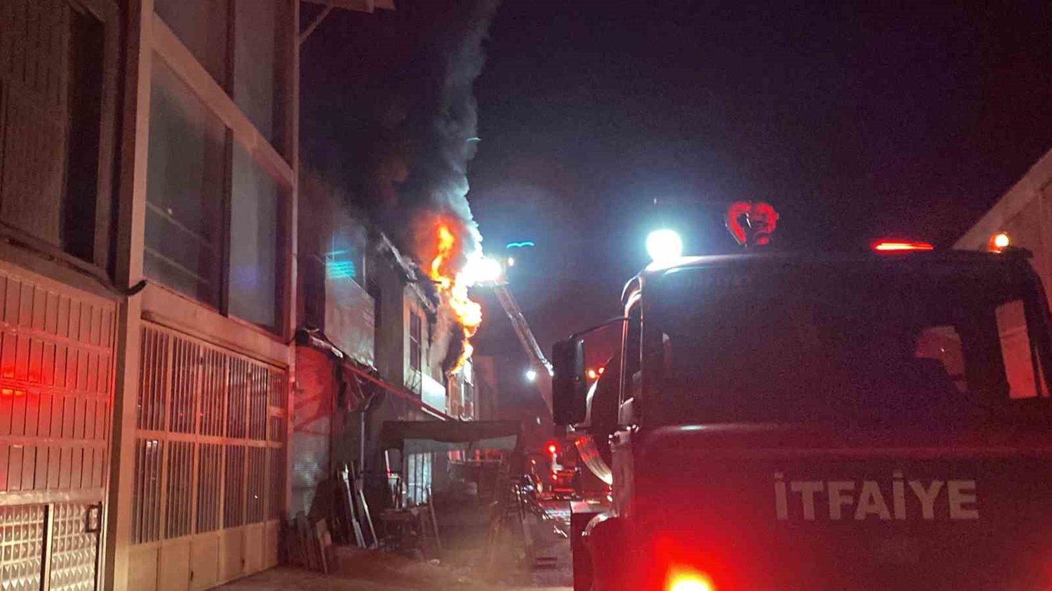 Antalya'da sanayi sitesinde yangın! Kundaklama iddiası