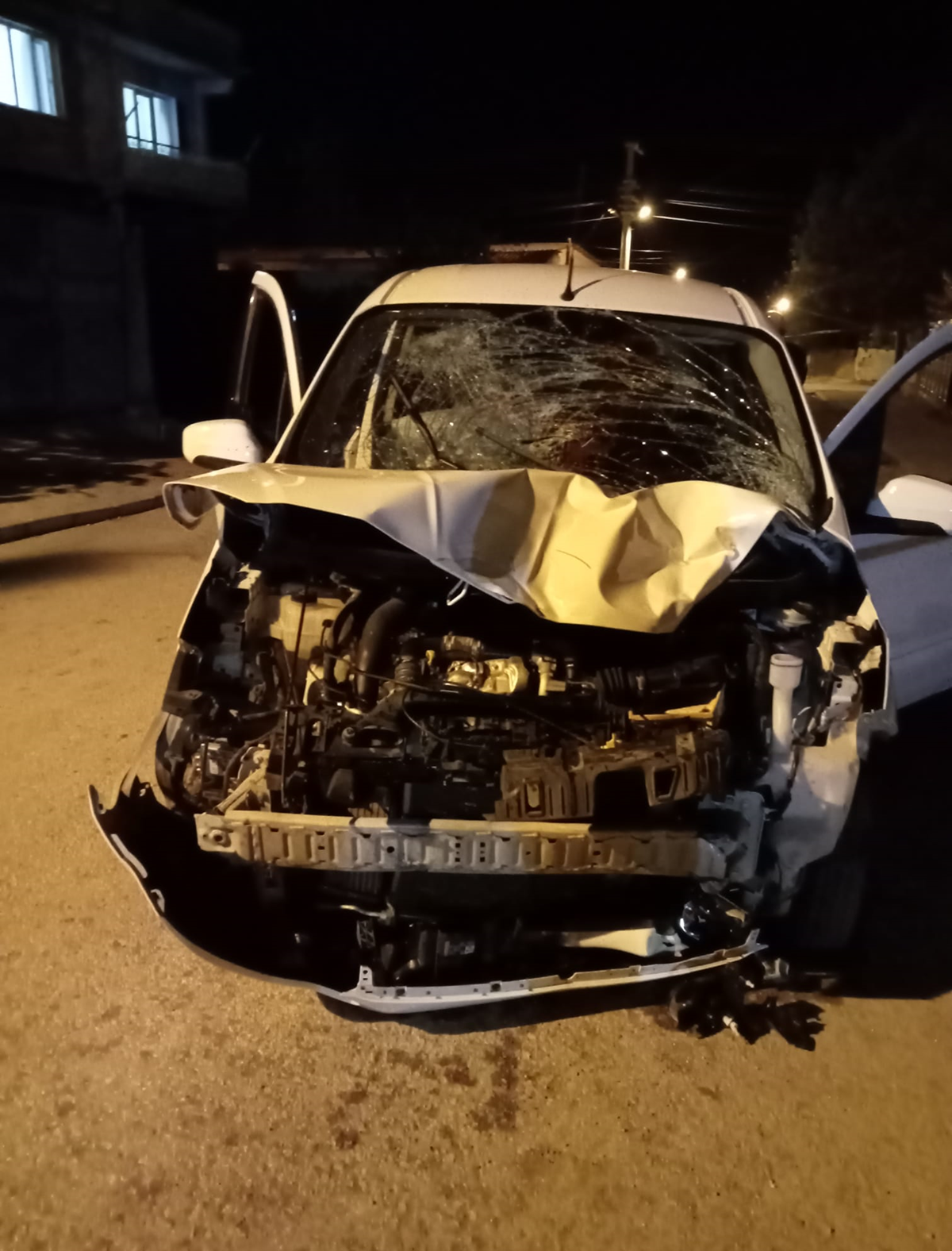 Hafif ticari araçla çarpışan motosiklet sürücüsü hayatını kaybetti