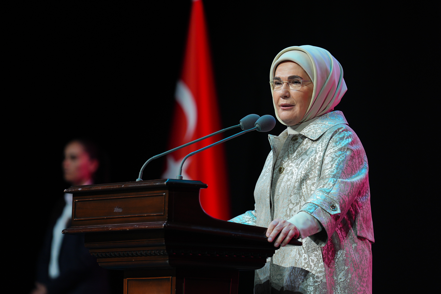 Emine Erdoğan'dan anne adaylarına "normal doğum" çağrısı