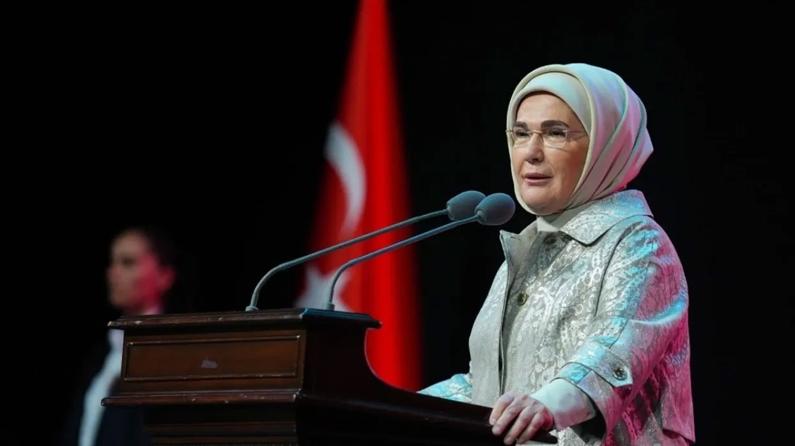 Emine Erdoğan'dan anne adaylarına 'normal doğum' çağrısı!