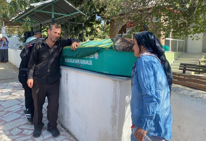 Öldürülen 21 yaşındaki Pelin Karaca'nın cenazesi Manisa'da toprağa verildi