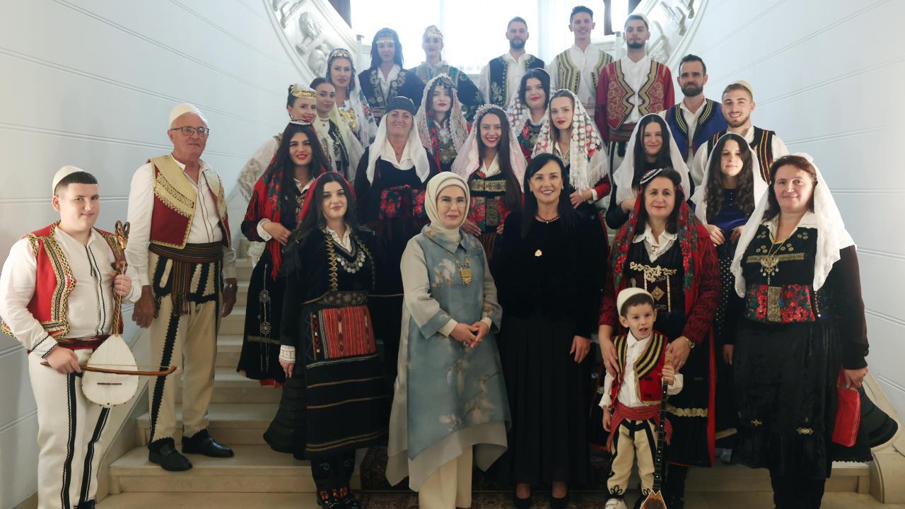 Emine Erdoğan'dan Tiran'da Ulusal Opera ve Bale Tiyatrosu ile Tugaylar Sarayı'na ziyaret