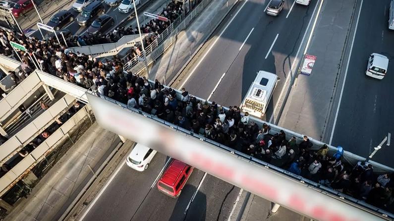 İBB'nin çalışması vatandaşı canından bezdirdi! Çileye dönüşen uzun kuyruklar oluştu