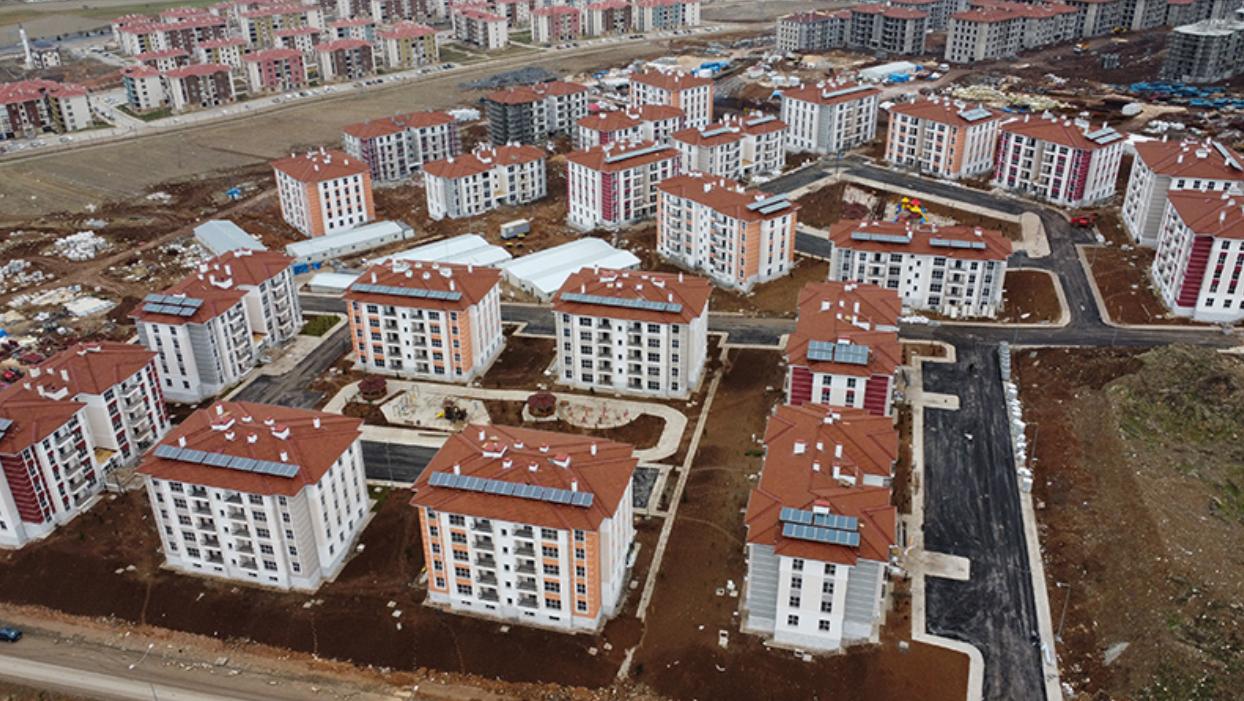 Deprem konutları hızla tamamlanıyor