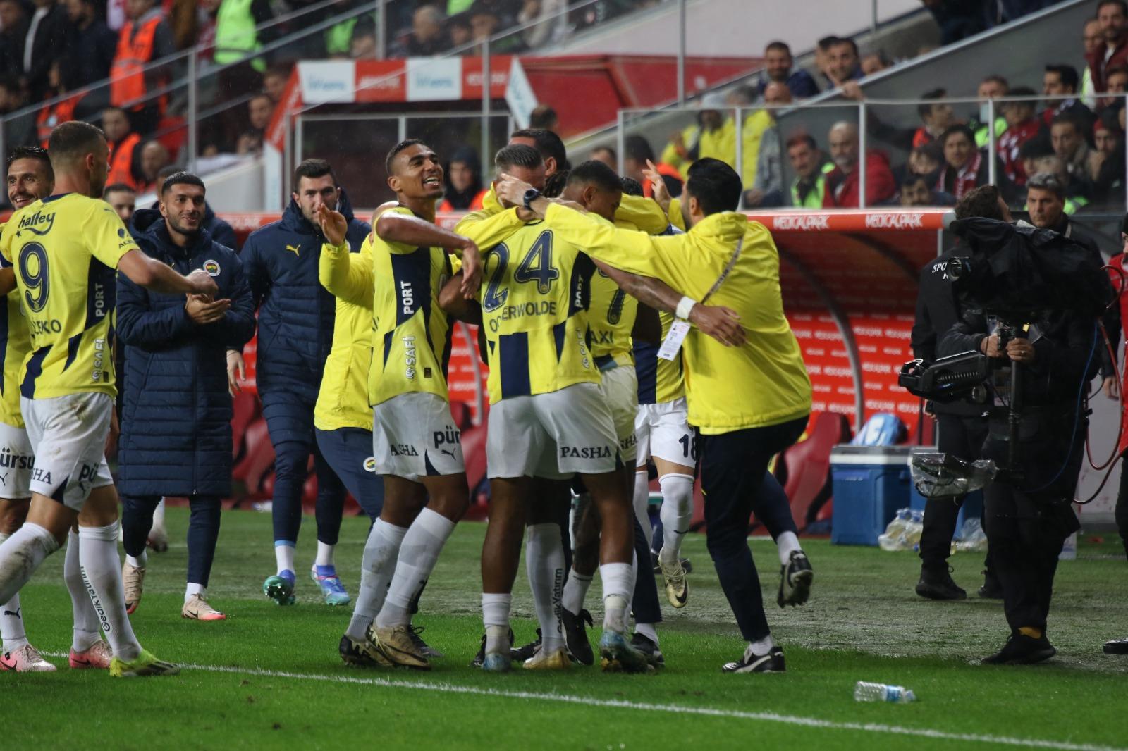 Fenerbahçe Avrupa Ligi'nde zorlu Manchester United maçına çıkıyor!