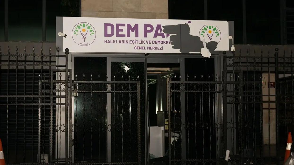 DEM Parti Genel Merkezi'ne taşla saldıran 1 kişi gözaltına alındı