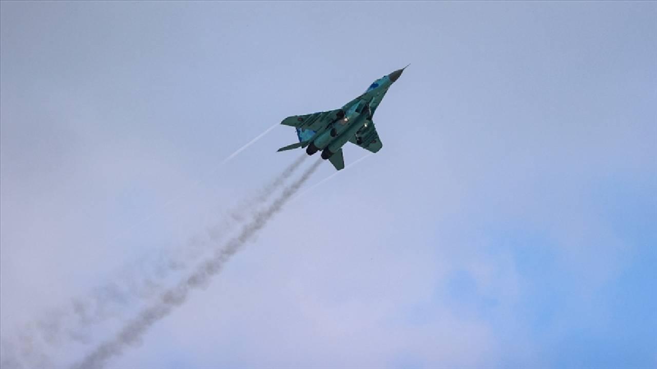 Hindistan'da MiG-29 savaş uçağı eğitim uçuşu sırasında düştü