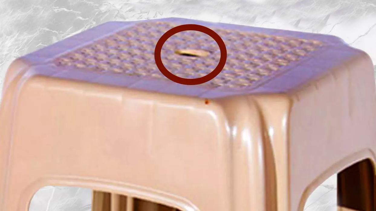 Taburelerin ortasındaki delik meğer bu işe yarıyormuş! Aklımızın ucundan bile geçmezdi