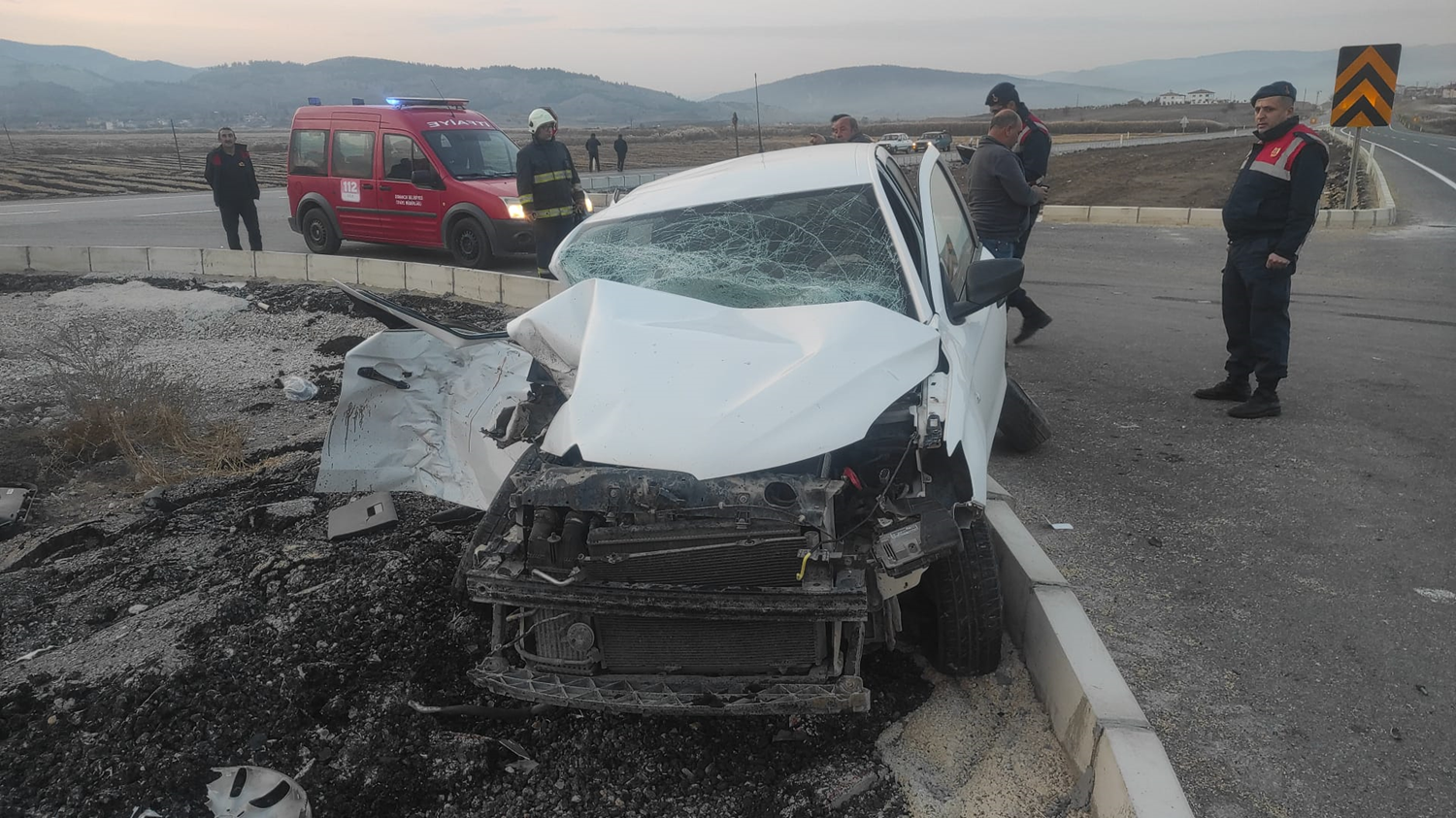 Çorum'da can pazarı! Traktör ve otomobil çarpıştı: 5 yaralı
