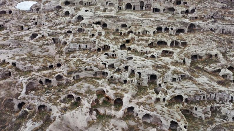 Kapadokya'daki yer altı şehirleri turistlerin ilgi odağı oldu