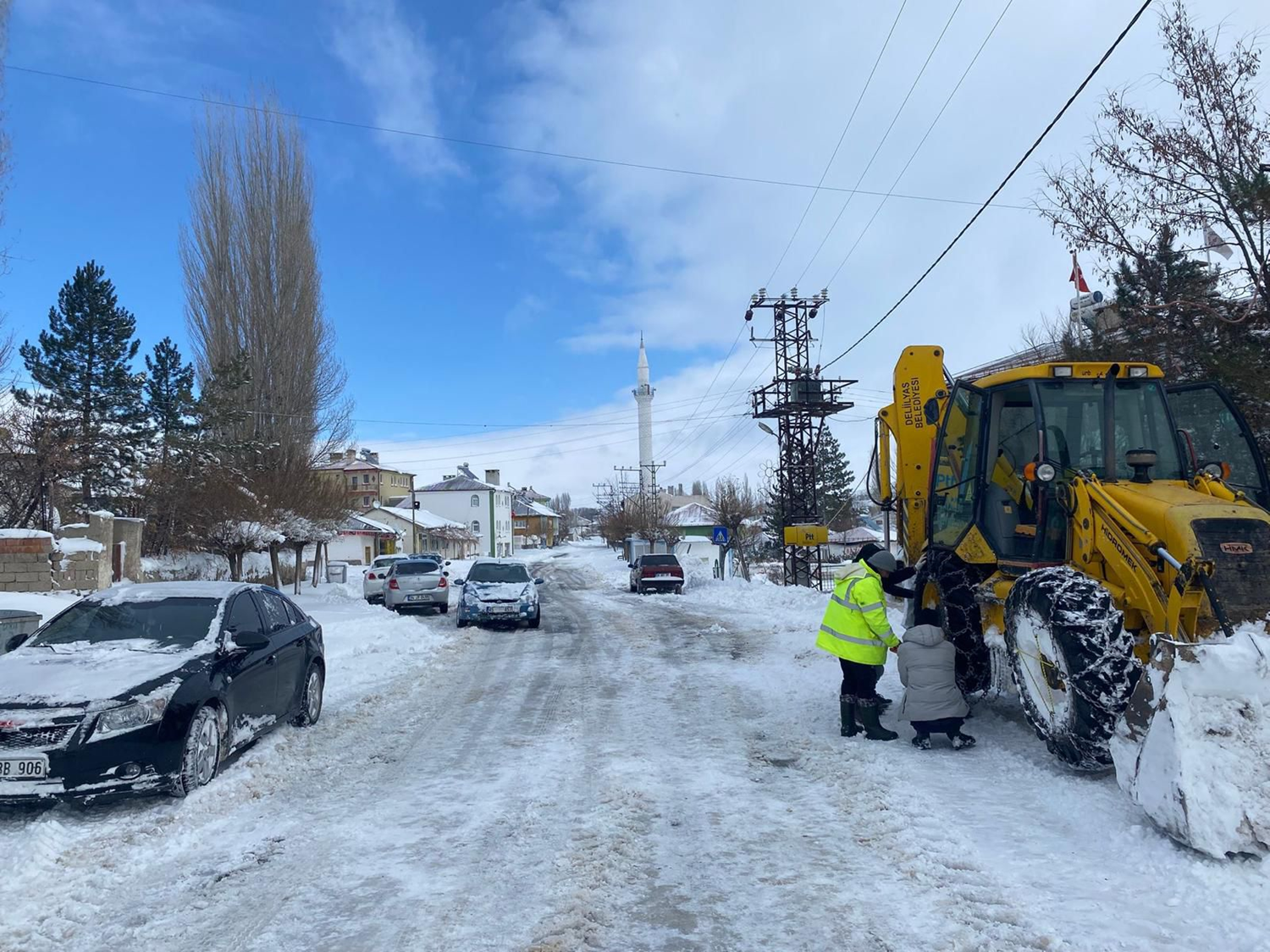 Sivas'ta 645 köy yolu kar ve tipi nedeniyle ulaşıma kapandı