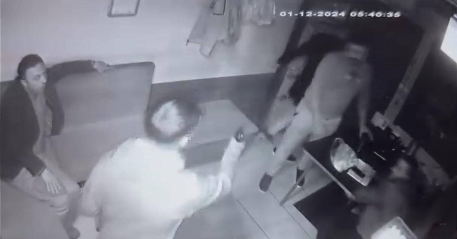20'den fazla suç kaydı vardı! 16 yaşındaki gençten taksi durağına silahlı saldırı