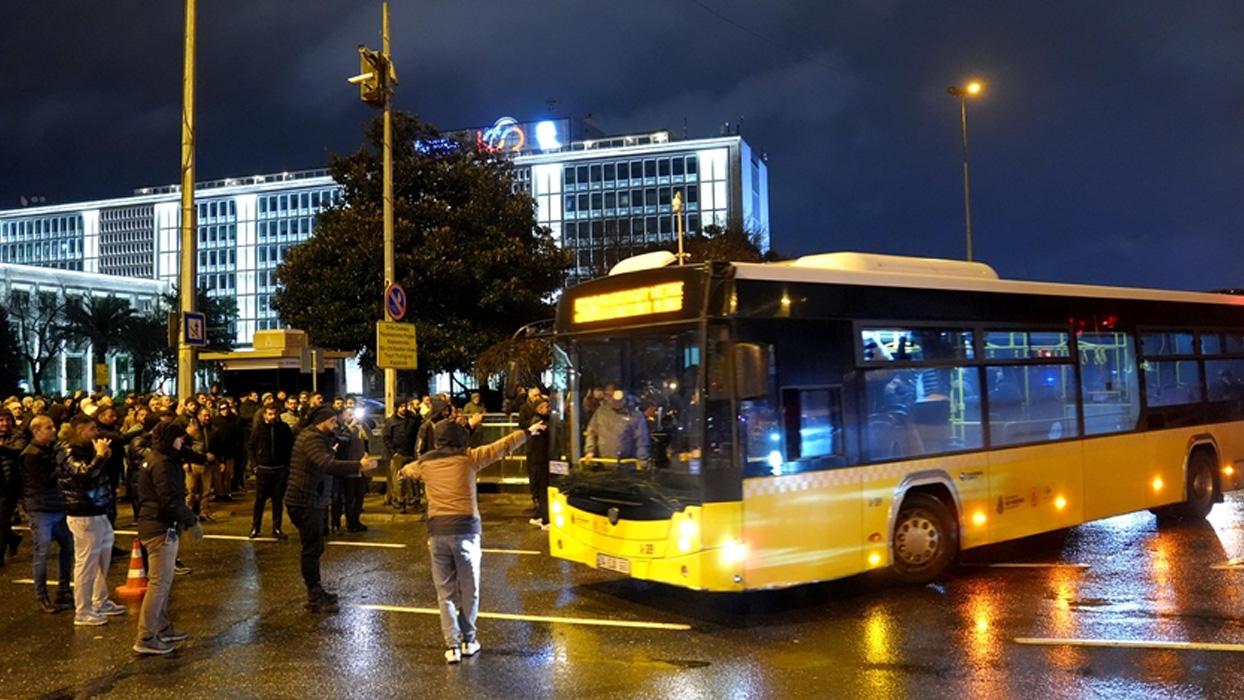 İETT'ye Bağlı Özel Halk Otobüsü Sahiplerinden İBB'ye Eylem: Ödemelerimizi Alamıyoruz!