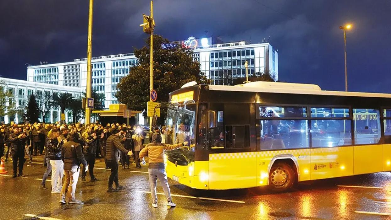 Paralarını alamayan otobüs şoförleri eylemde
