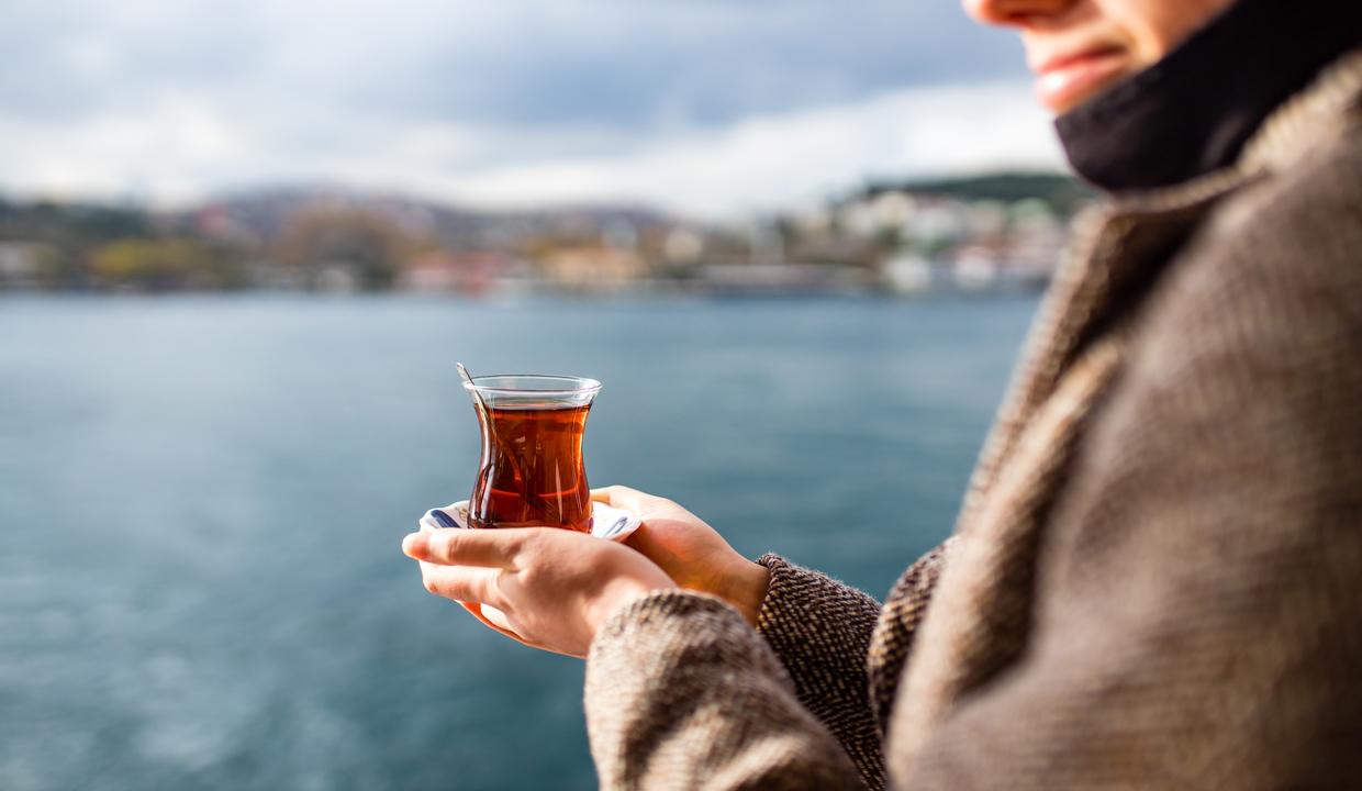 Çay tiryakileri bu haber sizi ilgilendiriyor! Aşırı çay tüketimi sağlığa zarar veriyor