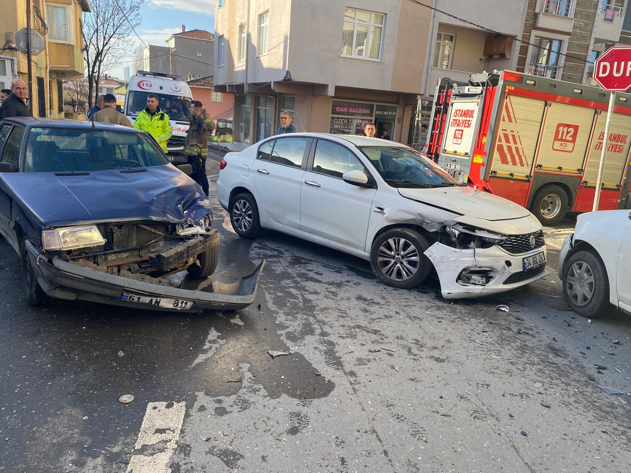 Ümraniyede üç araç kaza yaptı: İki yaralı var