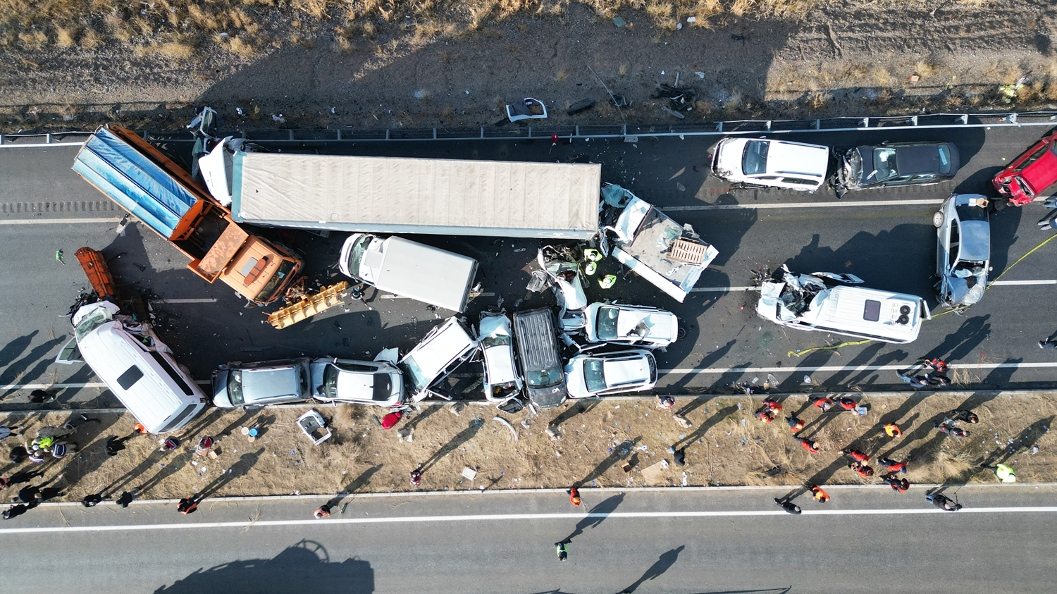 Van-Erciş yolu zincirleme kaza: 1 ölü, 51 yaralı