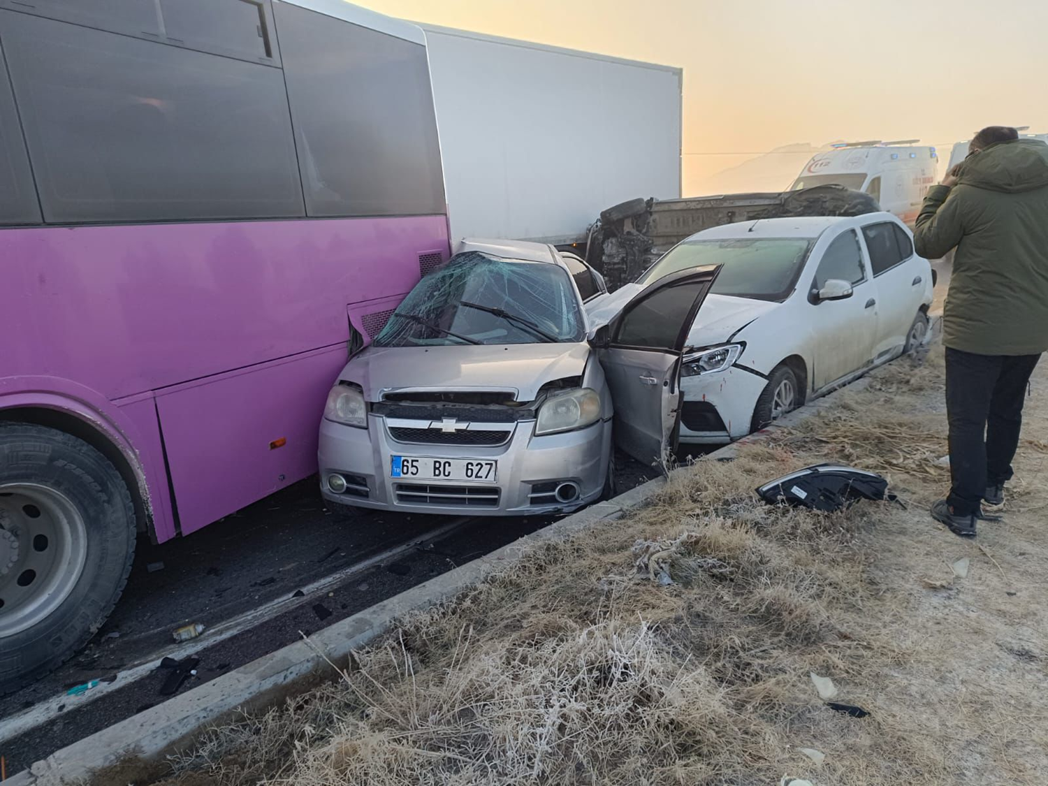 Van'daki zincirleme trafik kazalarından yeni görüntüler