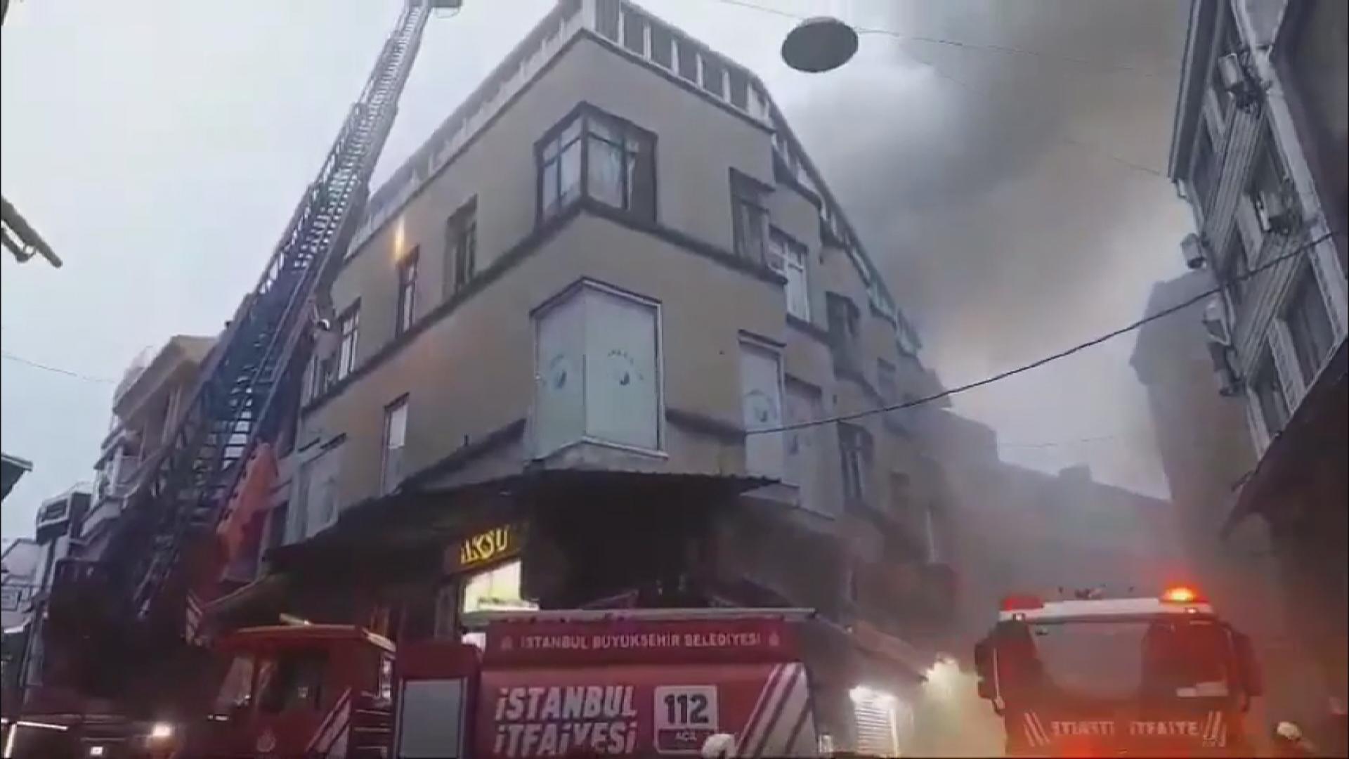 Fatih'te ayakkabı dükkanında yangın