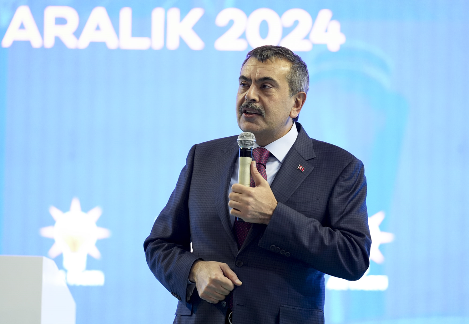 Milli Eğitim Bakanı Tekin: Türkiye'de sınıfların tamamında akıllı tahta var!