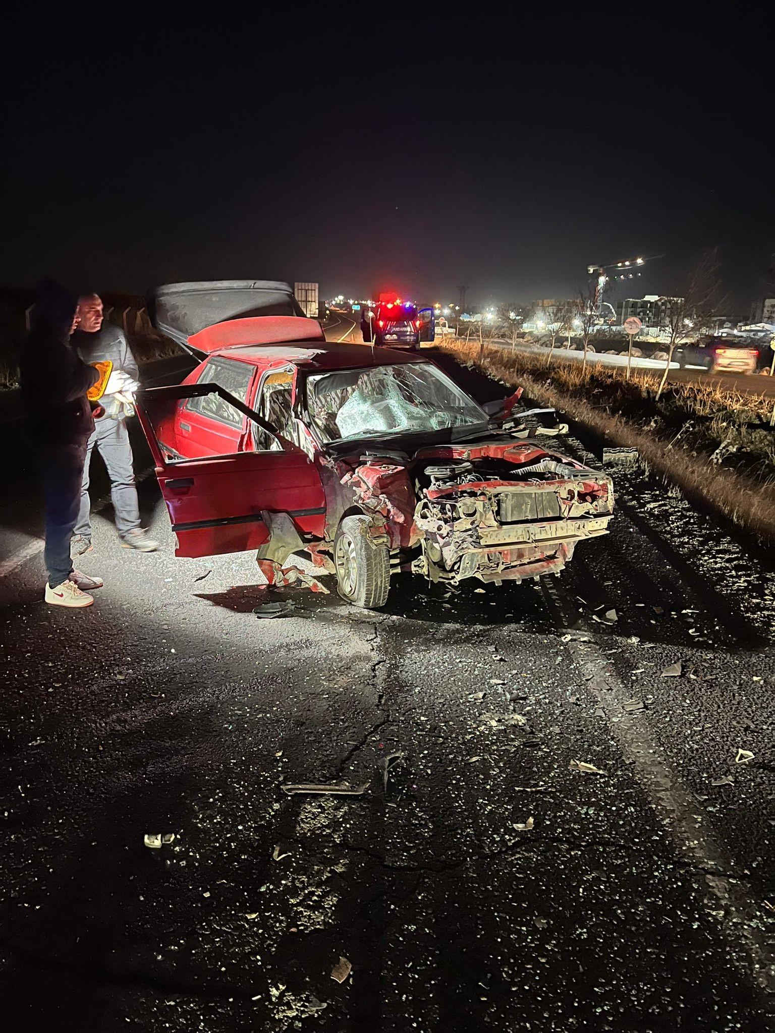 Şanlıurfa'da otomobil ile motosiklet çarpıştı: 1 ölü, 2 yaralı!