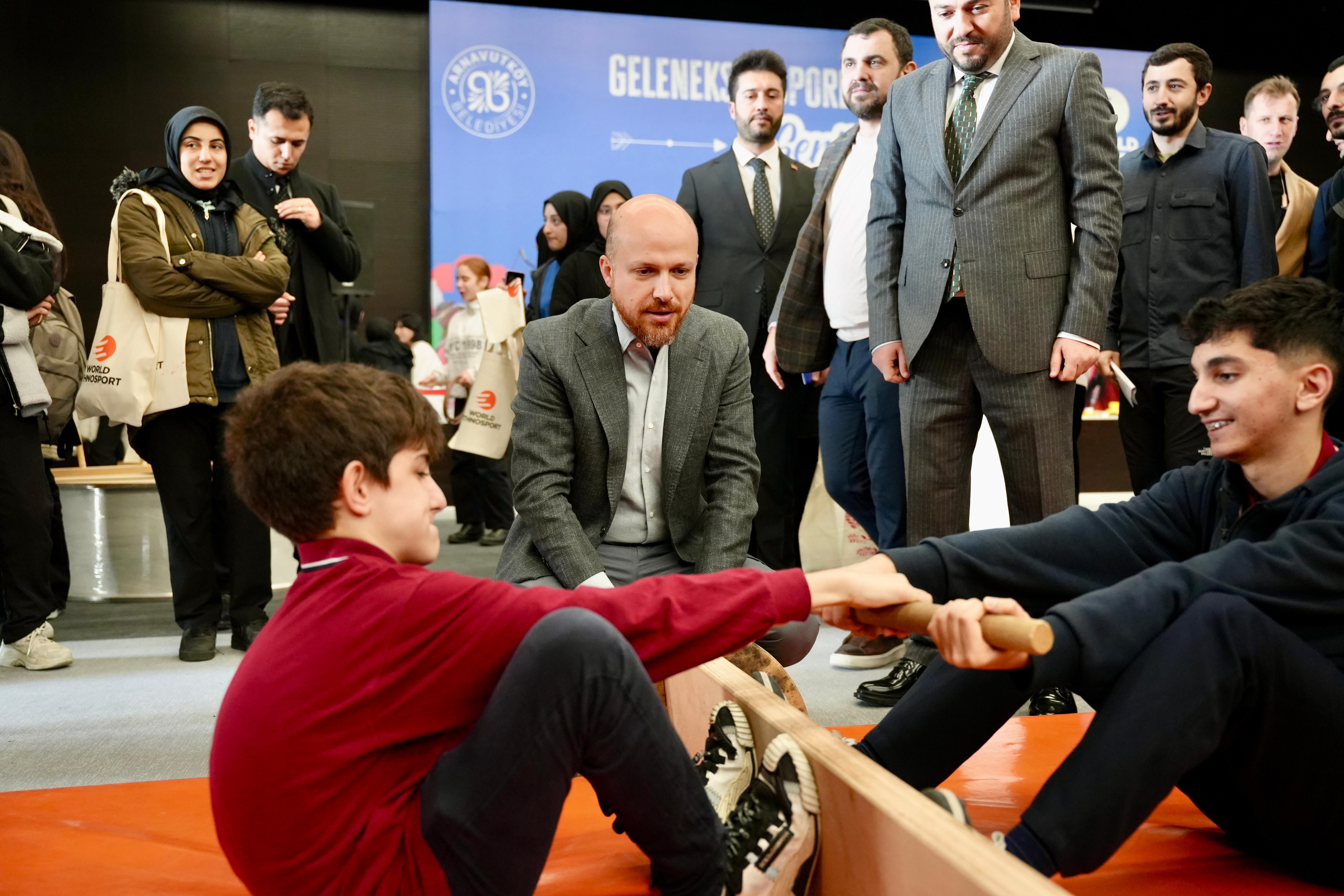 Arnavutköy'de "Necmeddin Bilal Erdoğan ile Gençlerle Söyleşi" etkinliği büyük ilgi gördü