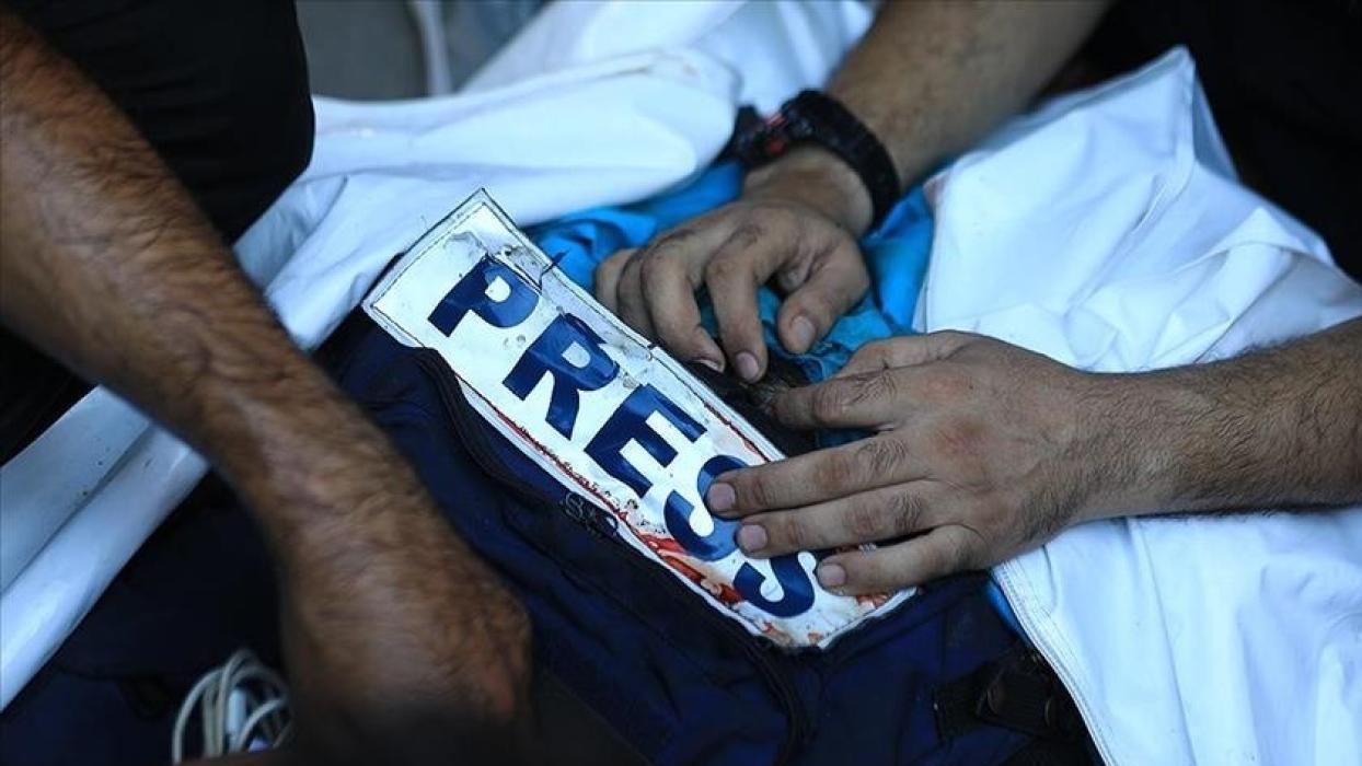 Katil İsrail'in Gazze'ye saldırılarında bir gazeteci daha öldü