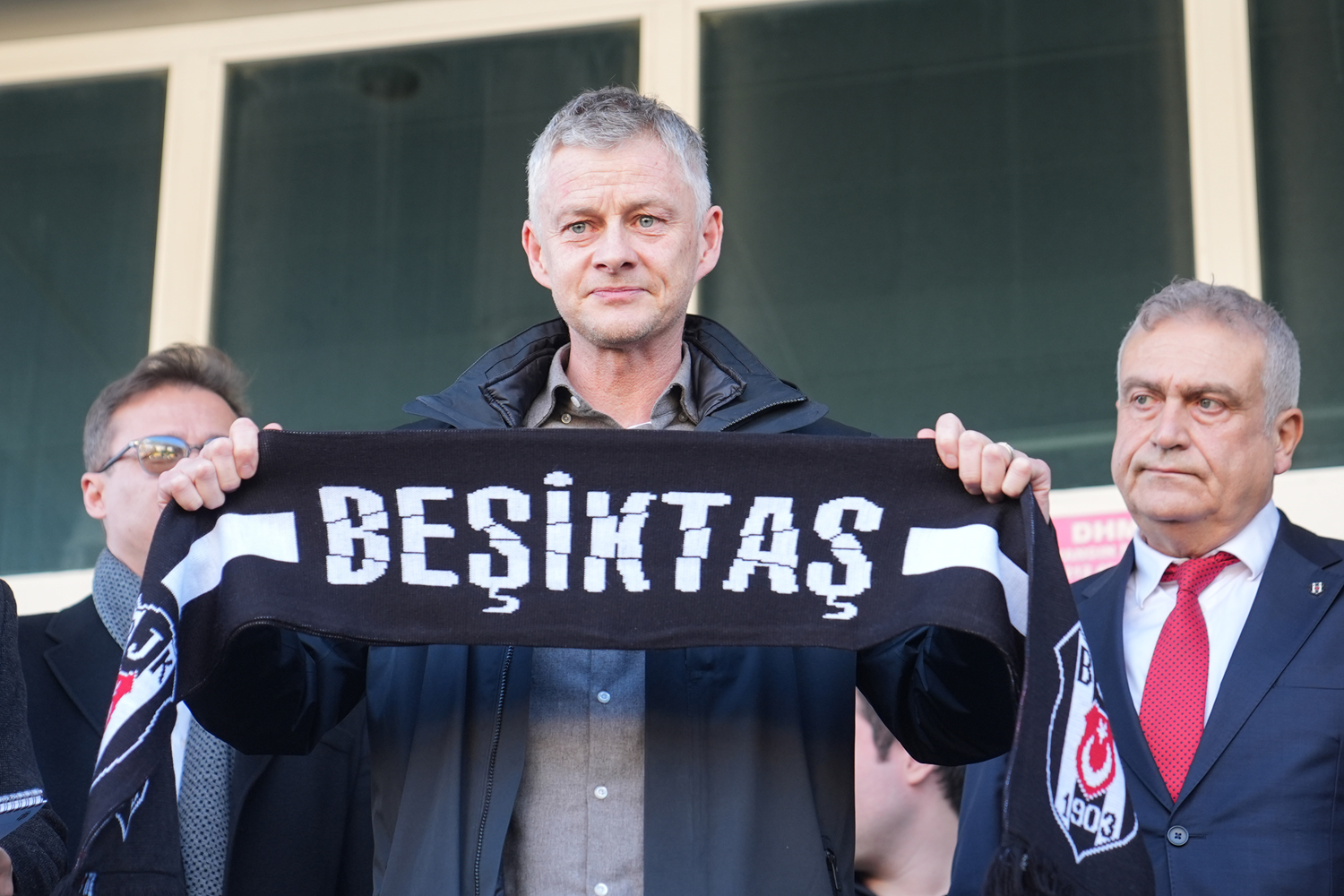 Beşiktaş'ın yeni teknik direktörü Solskjaer oyuncularla tanıştı ve U-19 maçını izledi