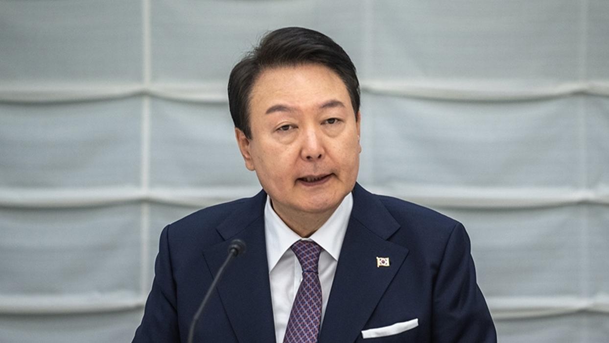 Güney Kore'de devlet başkanlığı görevinden uzaklaştırılan Yoon Suk Yeol resmen tutuklandı