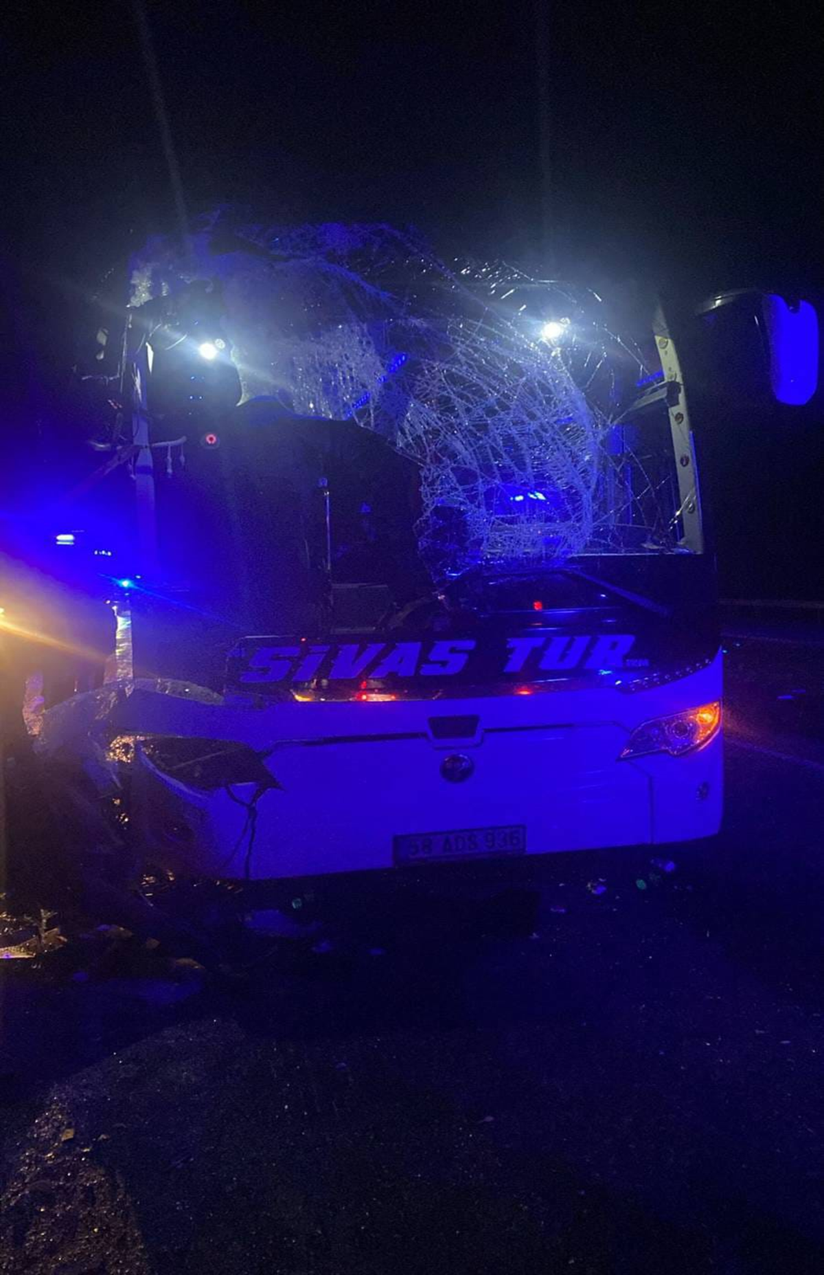 Yozgat'ta kaza! Yolcu otobüsü ve tır çarpıştı: 1 ölü, 1 yaralı