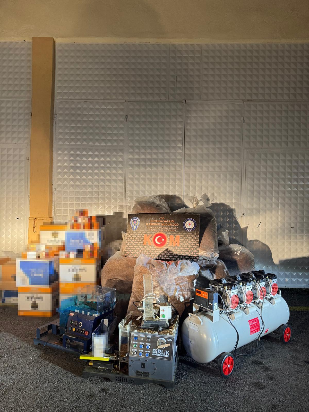 Kütahya'da polis baskınında 138 bin makaron ve 610 kilo tütün ele geçirildi