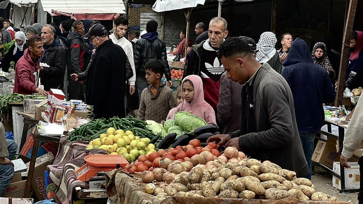 Gazze'deki pazarlar hareketlenmeye başladı
