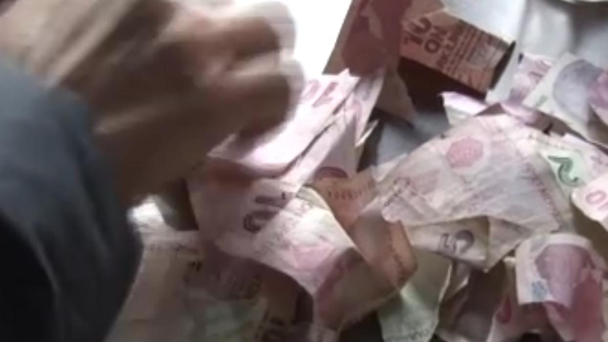 İstanbul Fatih'te eline bir çay alıp, önüne geleni bıçakla yaraladı