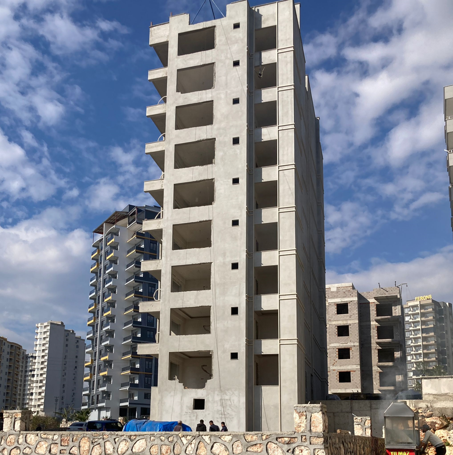 Mersin'de inşaatın 8. katından düşen işçi yaşamını yitirdi