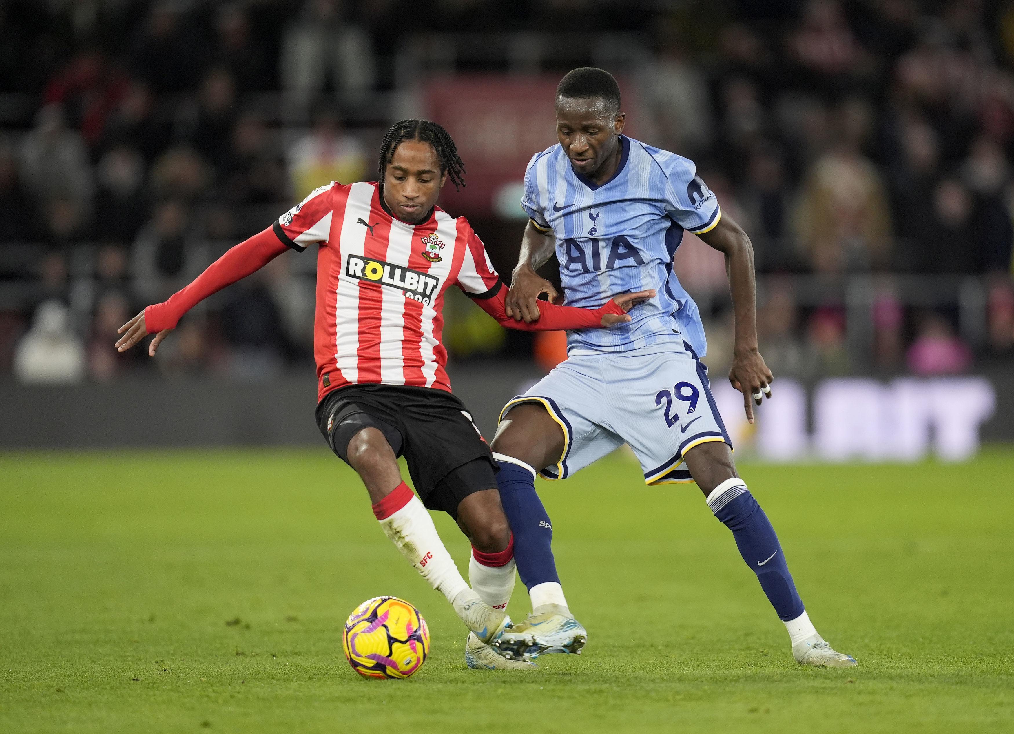 Galatasaray, Kyle Walker-Peters transferi için çalışmalarını sürdürüyor