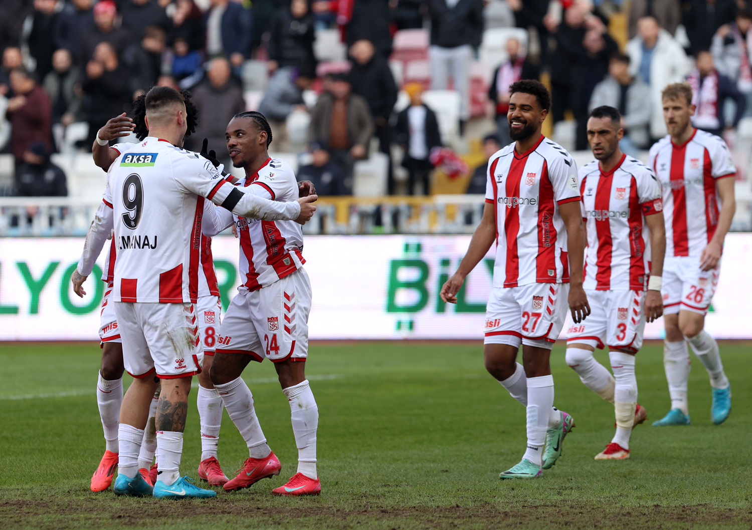 Sivasspor, Kayserispor'u 5-2 mağlup ederek 8 maçlık galibiyet hasretine son verdi