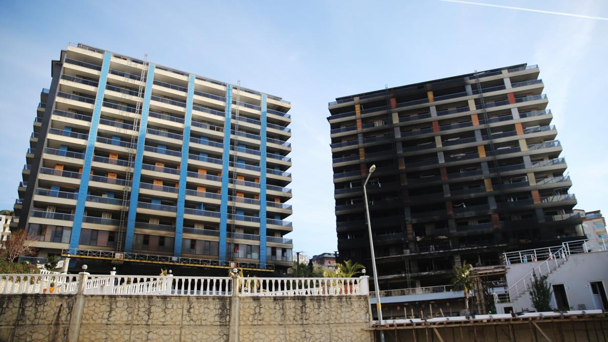 Alanya'da otelde çıkan yangın soruşturması başlatıldı, 2 işçi yaralı