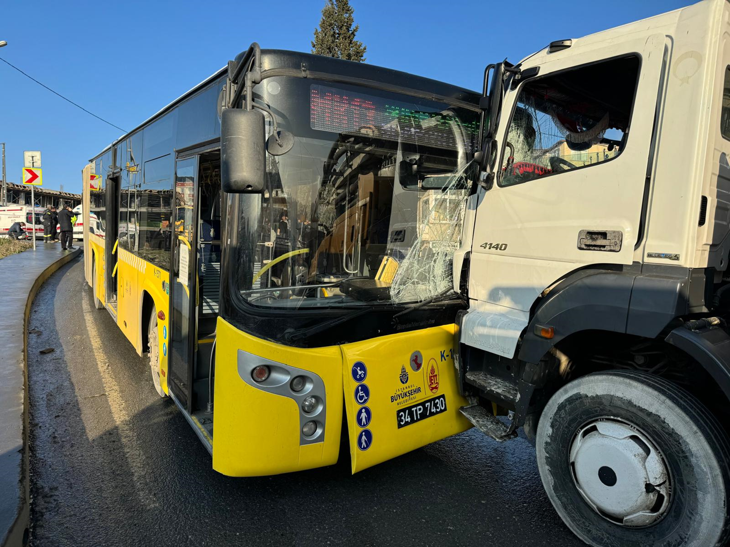 Başakşehir'de İETT otobüsleri karıştığı 2 trafik Kazası!