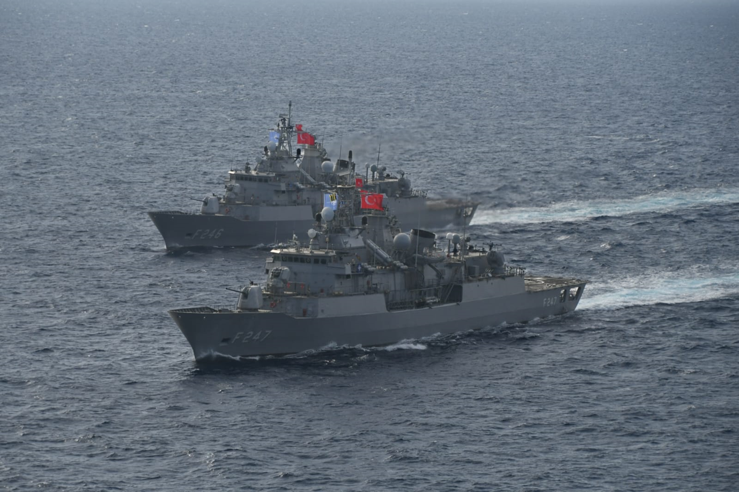 TCG Kemalreis ve TCG Salihreis fırkateynleri Doğu Akdeniz'de eğitim yaptı